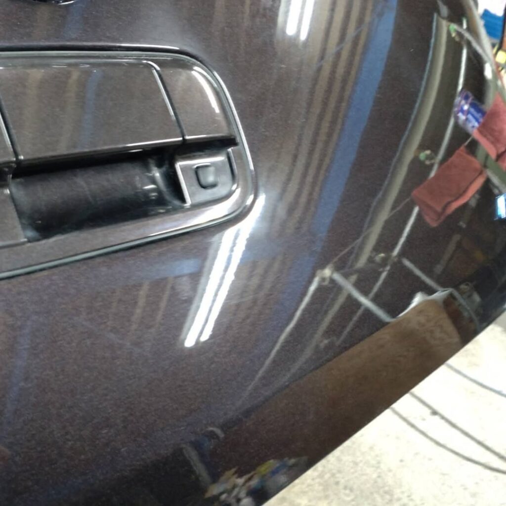 愛車に白い線傷が！線傷ができる原因と修理代の目安 | Moonshot